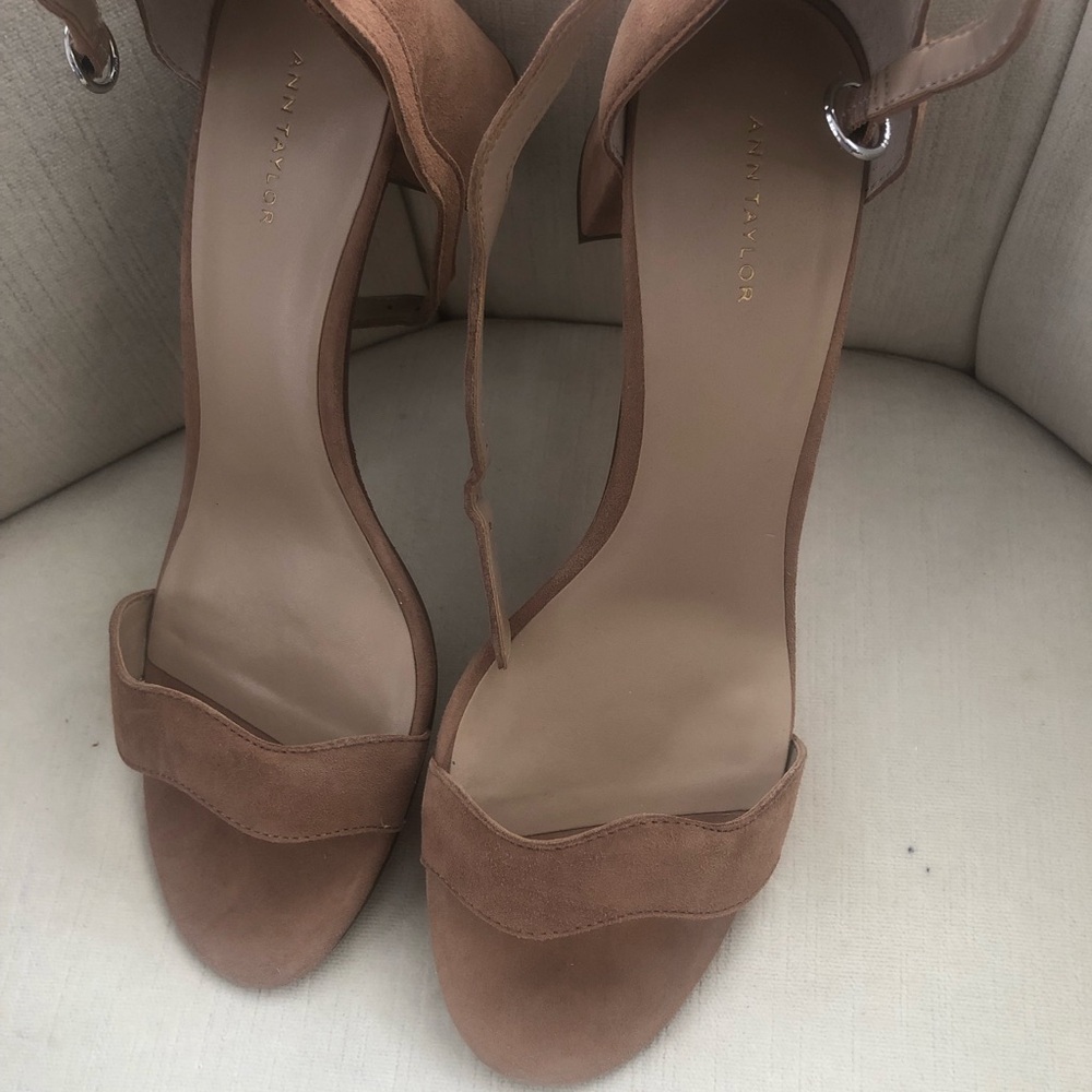Ann Taylor Chunky 2 1/2 inches, Sand color heels New never worn still in box. - Picture 5 of 6
